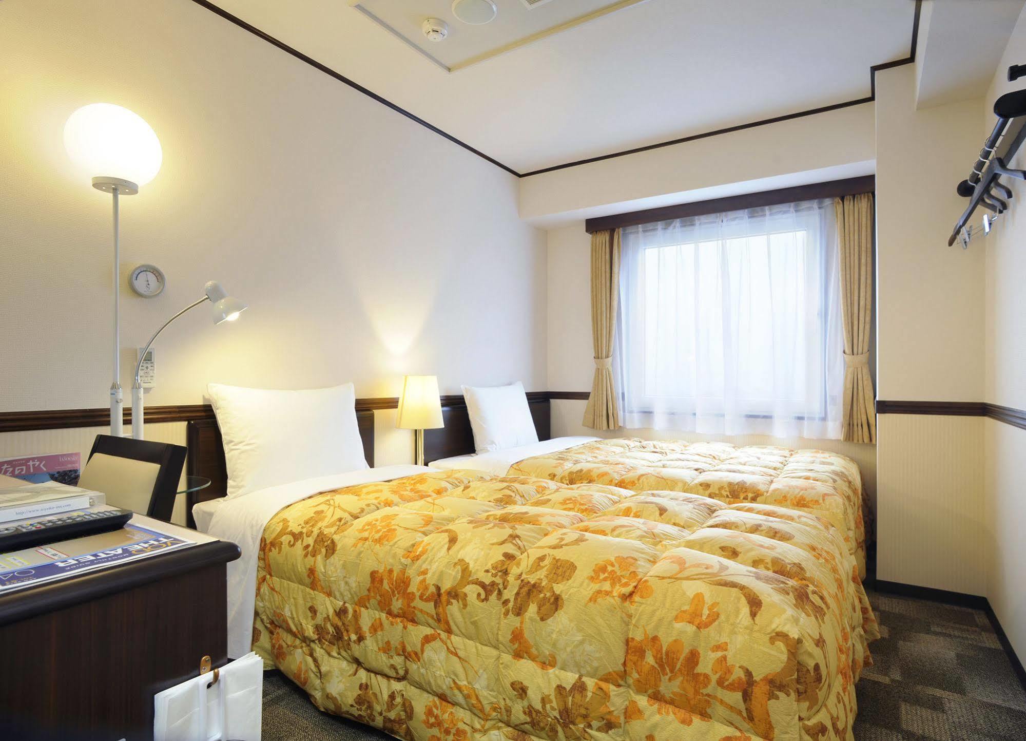 Toyoko Inn Tokyo Fussa Ekimae Higashi Guchi Hamura Екстериор снимка