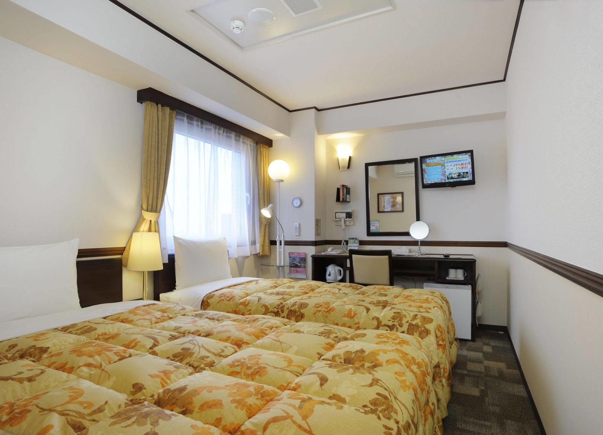 Toyoko Inn Tokyo Fussa Ekimae Higashi Guchi Hamura Екстериор снимка