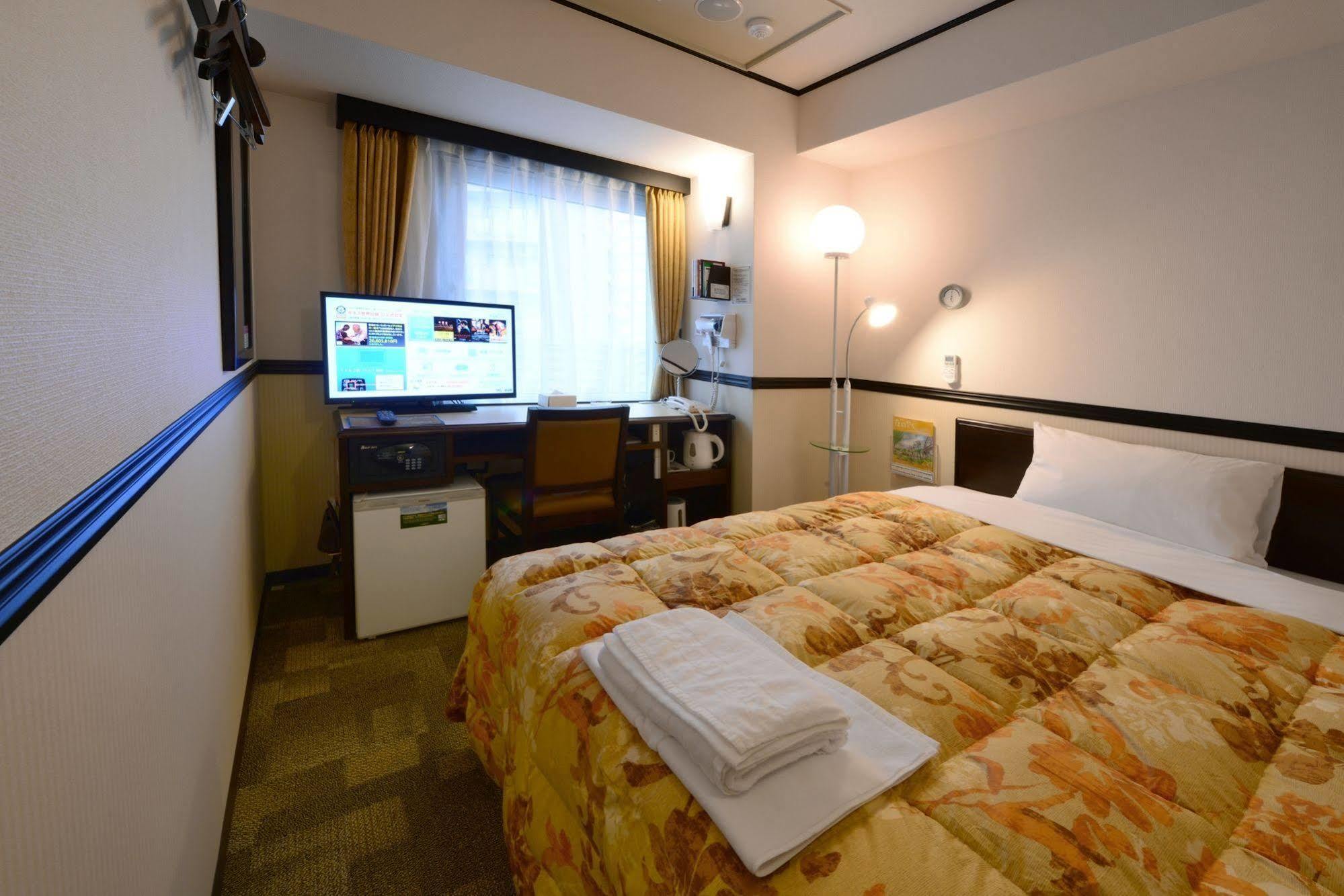 Toyoko Inn Tokyo Fussa Ekimae Higashi Guchi Hamura Екстериор снимка