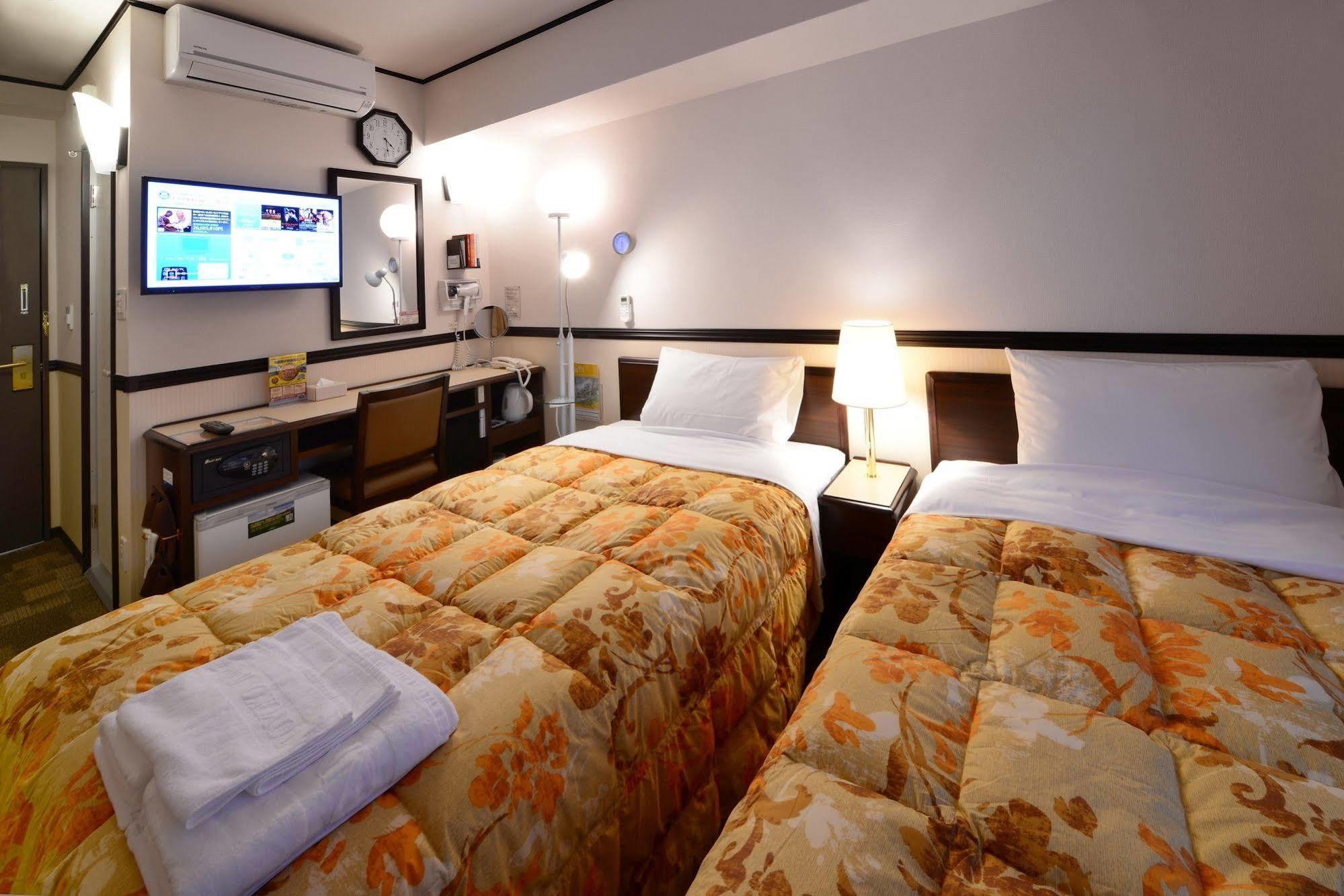 Toyoko Inn Tokyo Fussa Ekimae Higashi Guchi Hamura Екстериор снимка